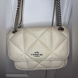 COACH “KLARE” CREAM QUILTED CROSSBODY SHOULDER BAG. Creed 02322-CJ611. GUC